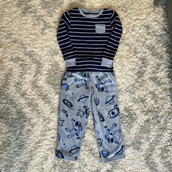Carter’s space themed pajama set - Picture 1 of 4